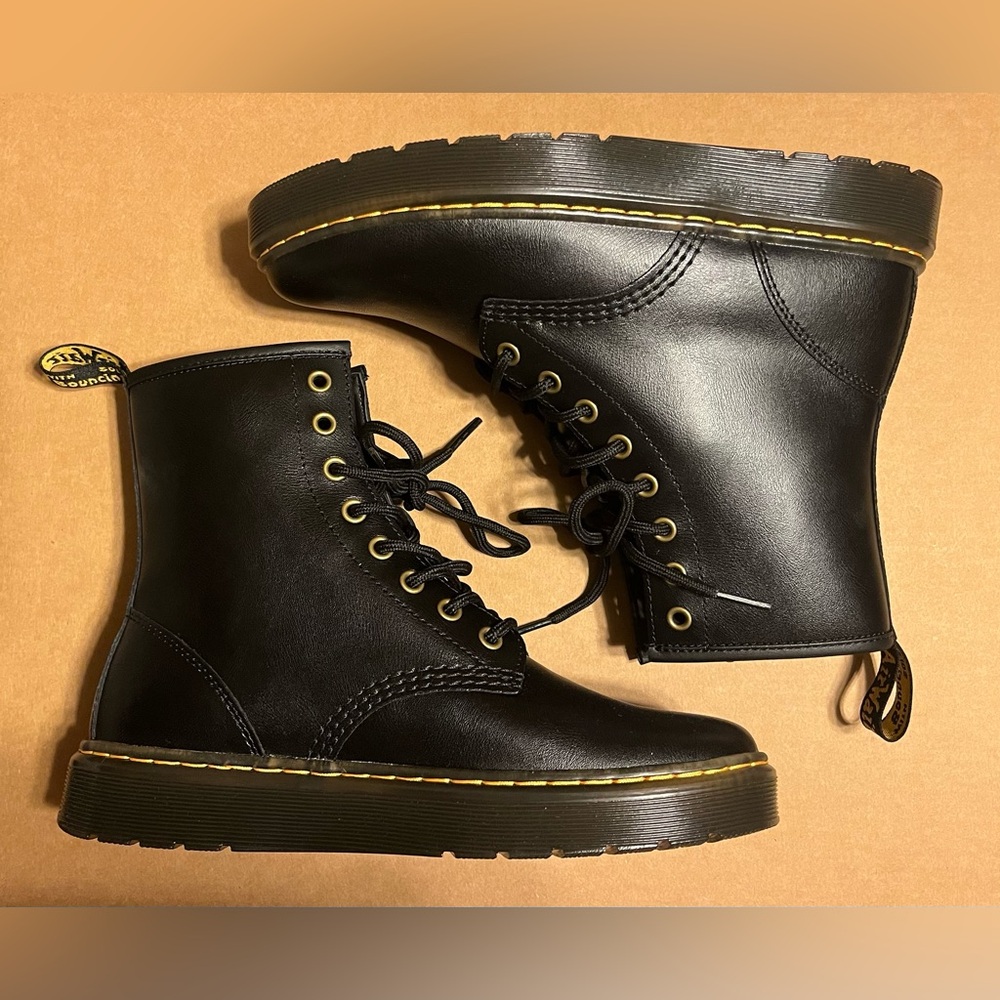 Dr. Martens Zavala AirWair Black Leather Boots - Mens 7 Womens 8 - NEW NO BOX